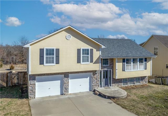 711 Brookside Drive, Warrensburg, MO 64093