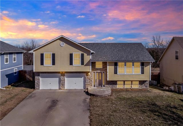 711 Brookside Drive, Warrensburg, MO 64093