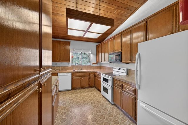 4090 River Woods Dr, Auburn, CA 95602