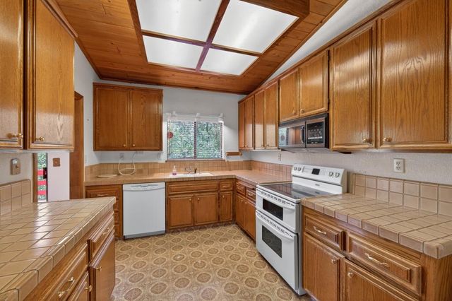 4090 River Woods Dr, Auburn, CA 95602