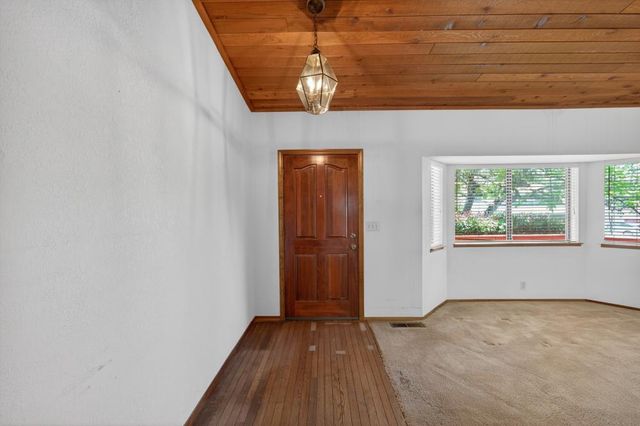 4090 River Woods Dr, Auburn, CA 95602