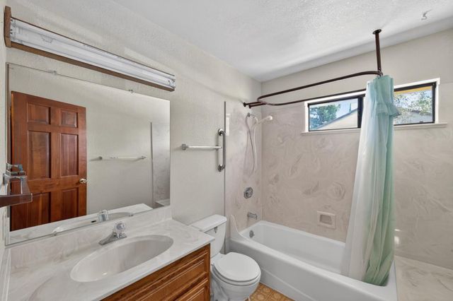 4090 River Woods Dr, Auburn, CA 95602