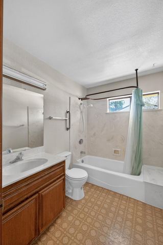 4090 River Woods Dr, Auburn, CA 95602