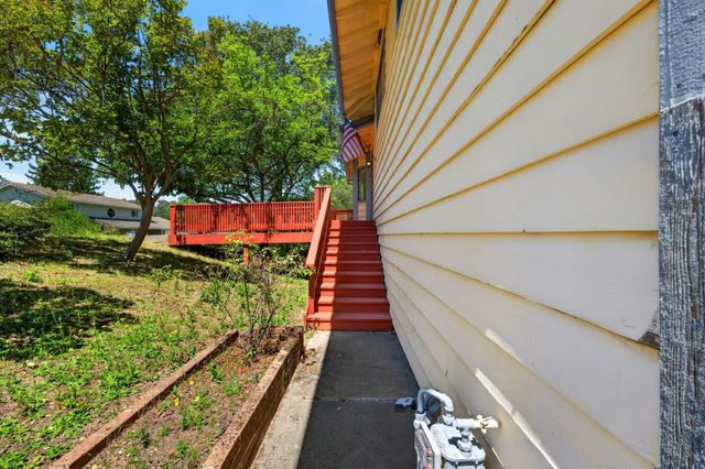 4090 River Woods Dr, Auburn, CA 95602