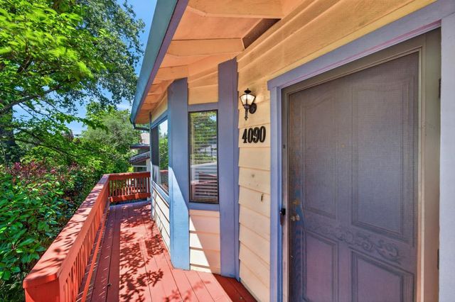 4090 River Woods Dr, Auburn, CA 95602