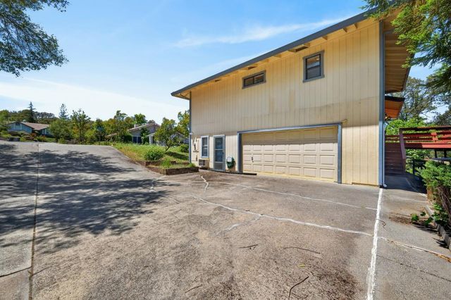 4090 River Woods Dr, Auburn, CA 95602