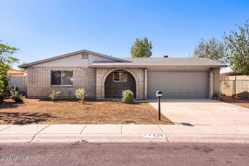 7239 W CAVALIER Drive, Glendale, AZ 85303 — exterior