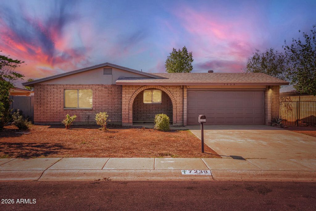 7239 W CAVALIER Drive, Glendale, AZ 85303 — photo 2