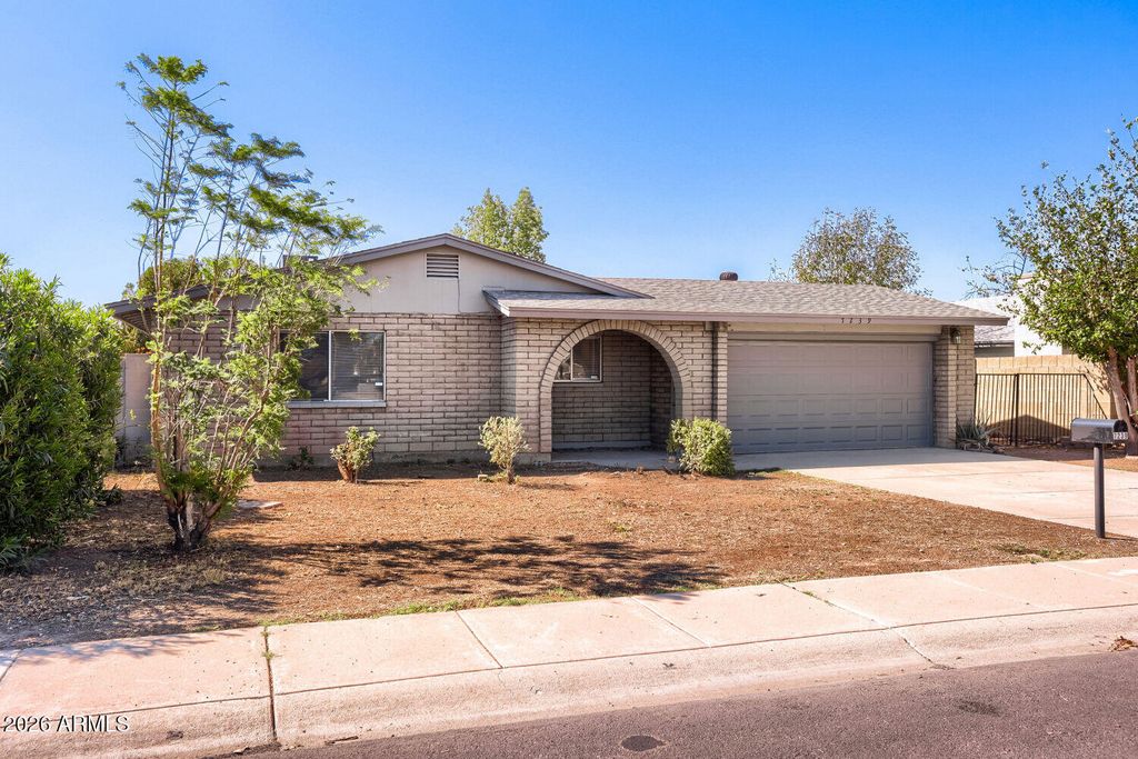 7239 W CAVALIER Drive, Glendale, AZ 85303 — photo 4