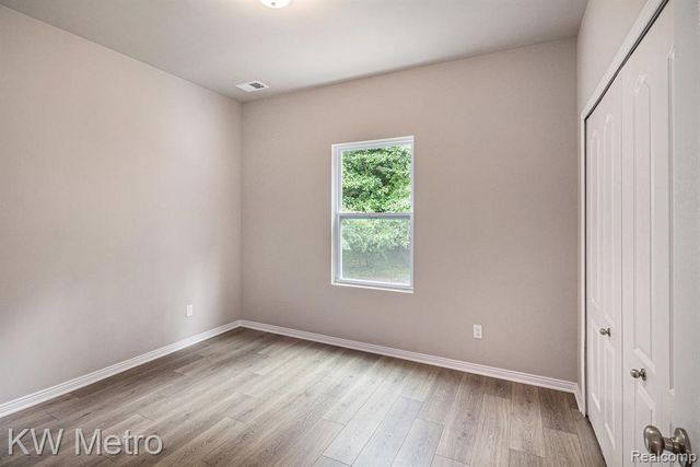 235 Whispering Pines Drive 14, Fenton, MI 48430
