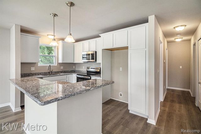 235 Whispering Pines Drive 14, Fenton, MI 48430