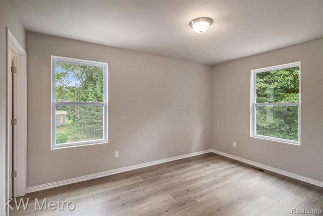 235 Whispering Pines Drive 14, Fenton, MI 48430