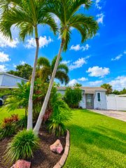 2793 SHAWNEE Road B, West Palm Beach, FL 33406