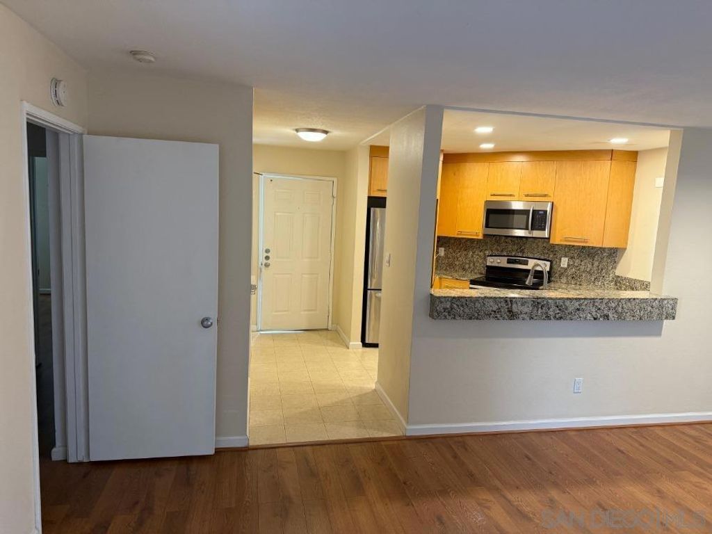 Image 19 of property listing at 7405 Charmant Dr 1911, San Diego, CA 92122