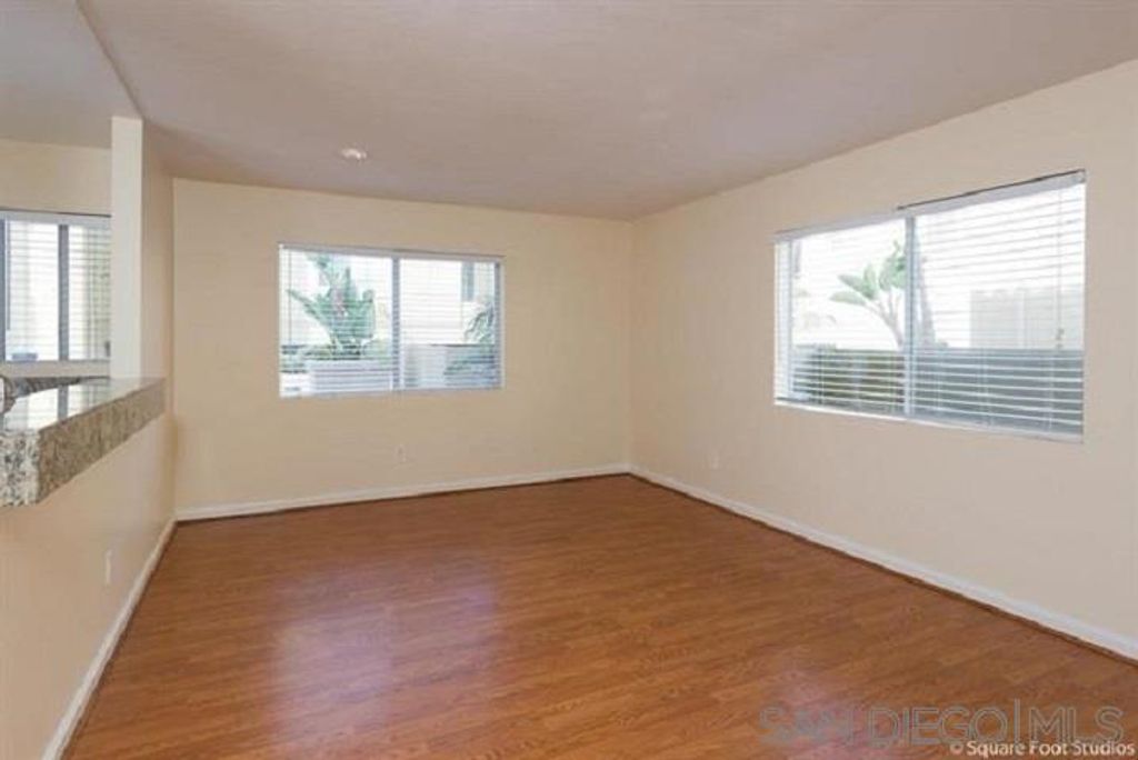 Image 4 of property listing at 7405 Charmant Dr 1911, San Diego, CA 92122