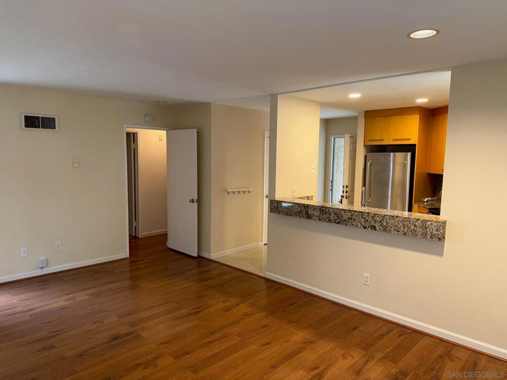Image 5 of property listing at 7405 Charmant Dr 1911, San Diego, CA 92122