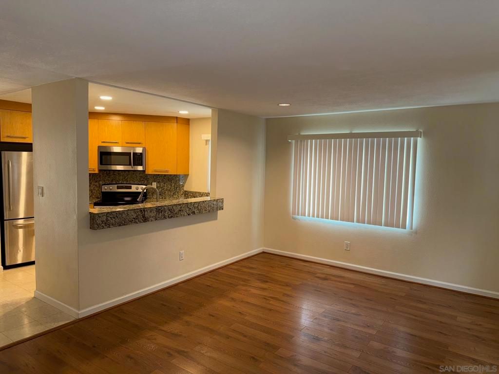 Image 8 of property listing at 7405 Charmant Dr 1911, San Diego, CA 92122