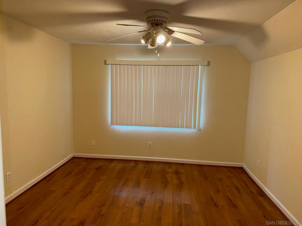 Image 9 of property listing at 7405 Charmant Dr 1911, San Diego, CA 92122