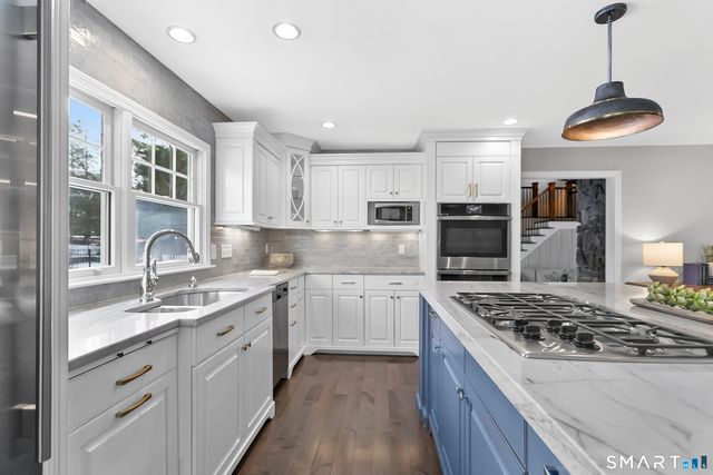 158 Coventry Lane, Fairfield, CT 06824