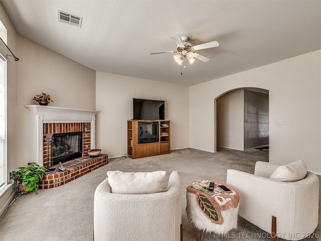 8406 S 111th Avenue E, Tulsa, OK 74133