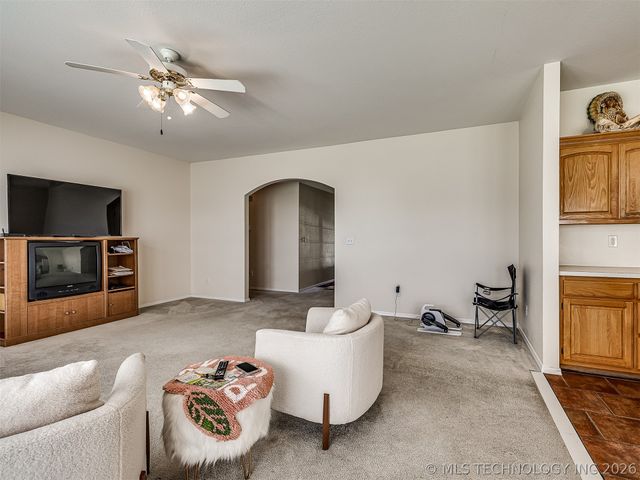 8406 S 111th Avenue E, Tulsa, OK 74133