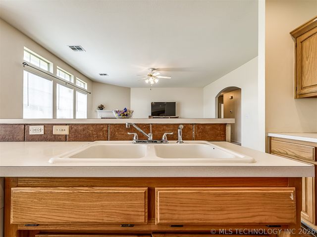 8406 S 111th Avenue E, Tulsa, OK 74133