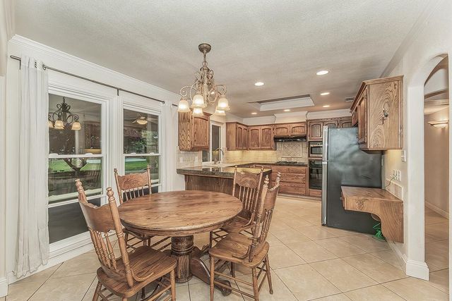 286 E Everglade Avenue, Fresno, CA 93720