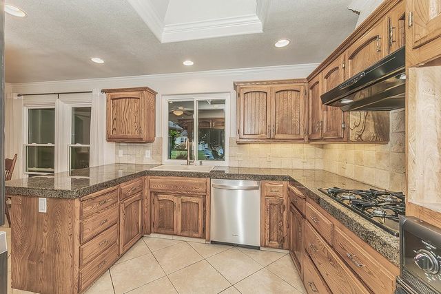 286 E Everglade Avenue, Fresno, CA 93720