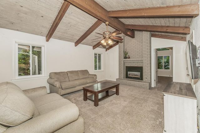 286 E Everglade Avenue, Fresno, CA 93720