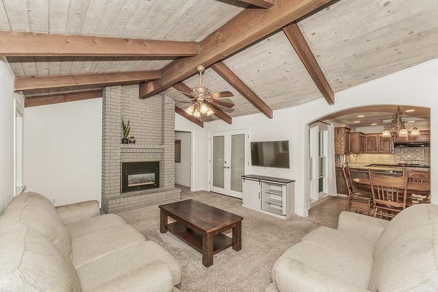 286 E Everglade Avenue, Fresno, CA 93720