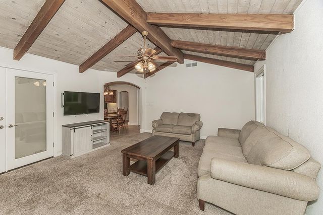 286 E Everglade Avenue, Fresno, CA 93720