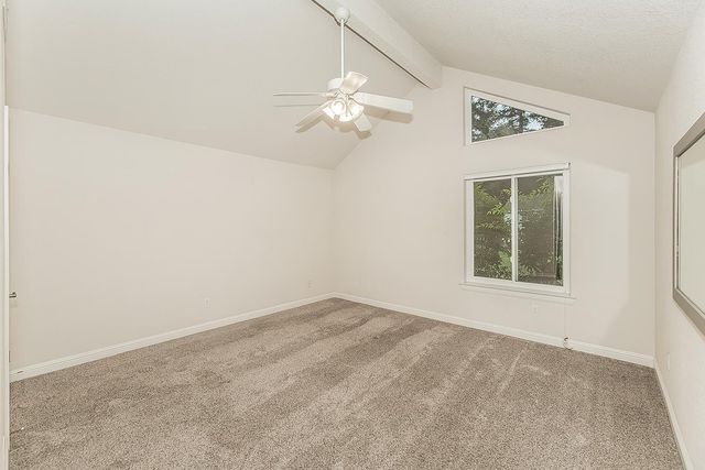 286 E Everglade Avenue, Fresno, CA 93720