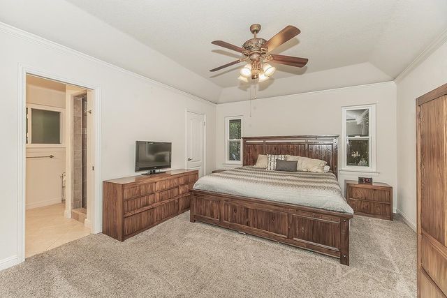 286 E Everglade Avenue, Fresno, CA 93720