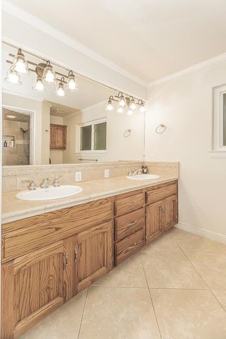 286 E Everglade Avenue, Fresno, CA 93720