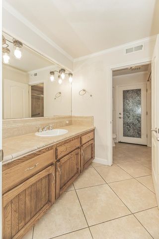 286 E Everglade Avenue, Fresno, CA 93720