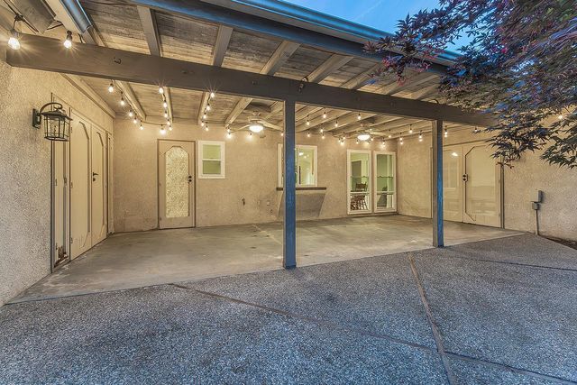 286 E Everglade Avenue, Fresno, CA 93720