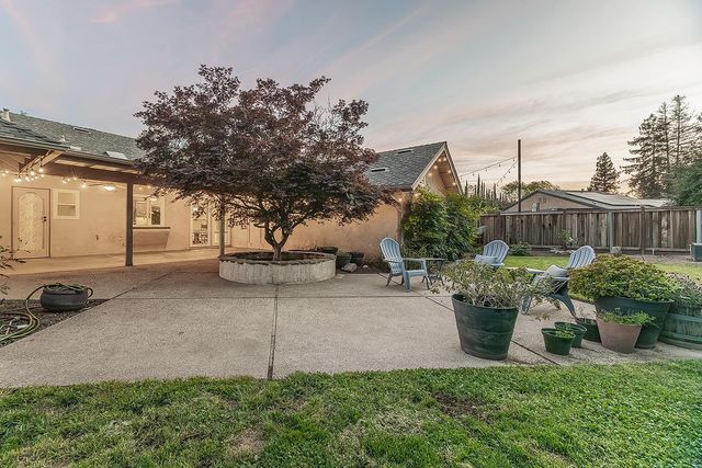 286 E Everglade Avenue, Fresno, CA 93720