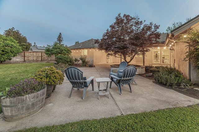 286 E Everglade Avenue, Fresno, CA 93720