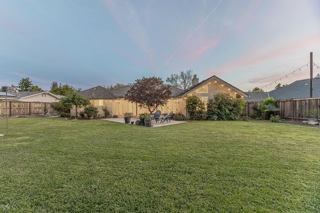 286 E Everglade Avenue, Fresno, CA 93720
