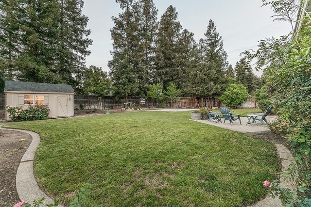 286 E Everglade Avenue, Fresno, CA 93720
