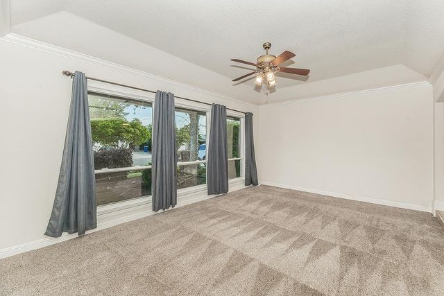 286 E Everglade Avenue, Fresno, CA 93720