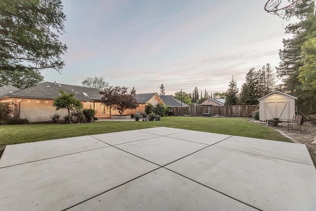 286 E Everglade Avenue, Fresno, CA 93720