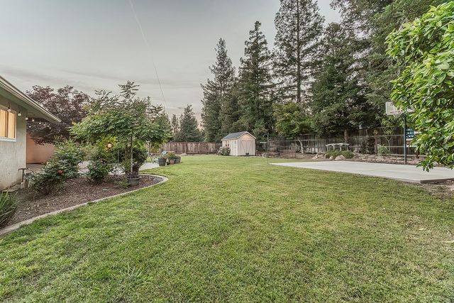 286 E Everglade Avenue, Fresno, CA 93720