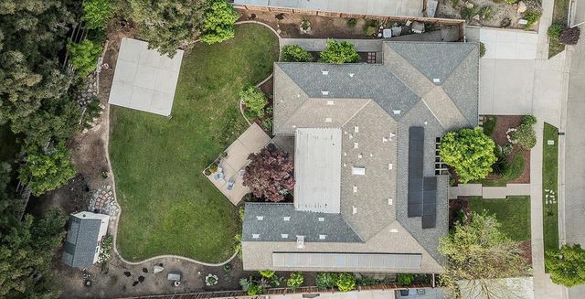 286 E Everglade Avenue, Fresno, CA 93720