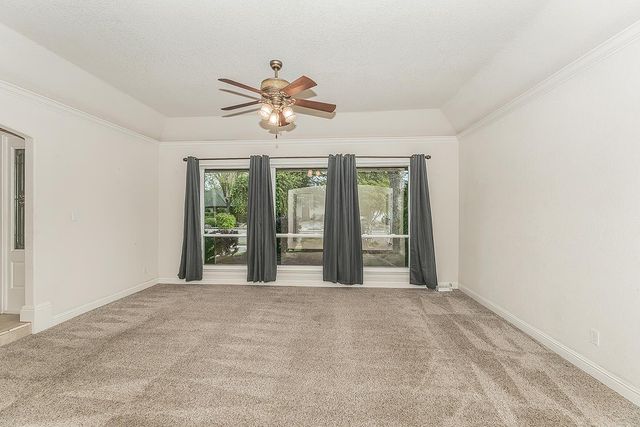 286 E Everglade Avenue, Fresno, CA 93720