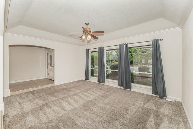 286 E Everglade Avenue, Fresno, CA 93720