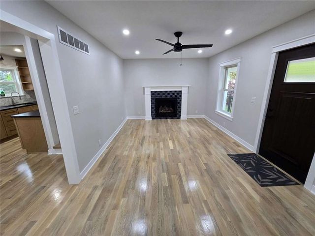 8012 Belleview Avenue, Kansas City, MO 64114