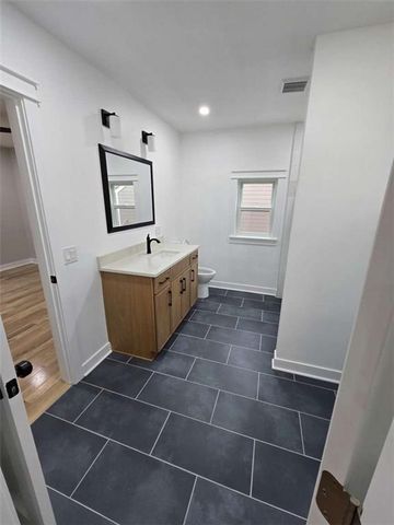 8012 Belleview Avenue, Kansas City, MO 64114