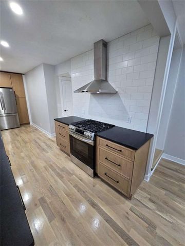 8012 Belleview Avenue, Kansas City, MO 64114