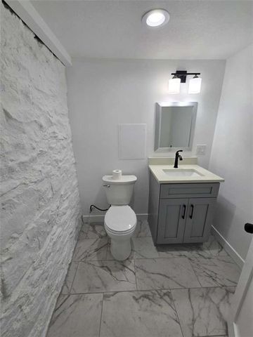 8012 Belleview Avenue, Kansas City, MO 64114